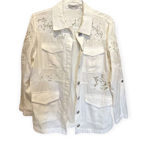 ALICE + OLIVIA Three-Quarter Sleeve Embroidered White Button-Up Top - Picture 3 of 8